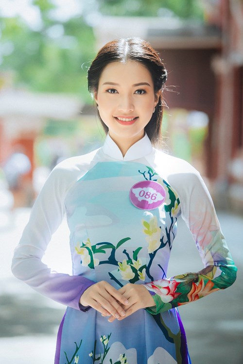  Cô còn là MC của nhiều chương trình tại trung tâm truyền hình Việt Nam tại Huế.