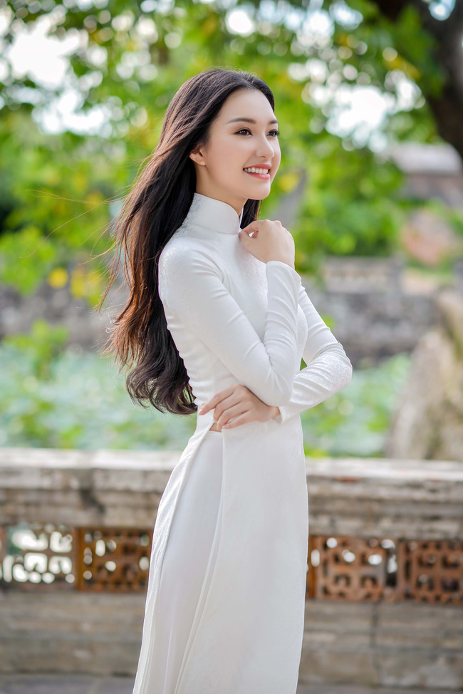 Bộ hình được thực hiện tại Kinh Thành Huế trong những ngày chuẩn bị cho vòng chung kết HHVN 2016 sẽ diễn ra vào tháng 8 tới đây.