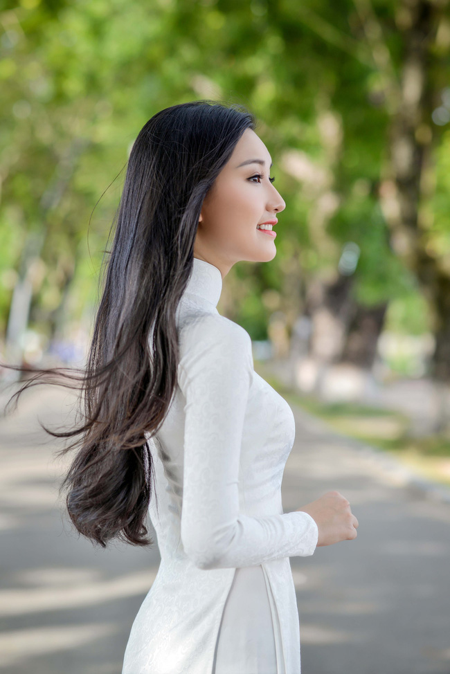 Trước đó, sau đêm thi Chung khảo phía Nam, trên fanpage của Hoa hậu Việt Nam, khán giả để lại nhiều bình luận tích cực đến người đẹp gốc Huế. Nhiều người bình chọn cô là một trong ba gương mặt ấn tượng, có khả năng tiến xa.