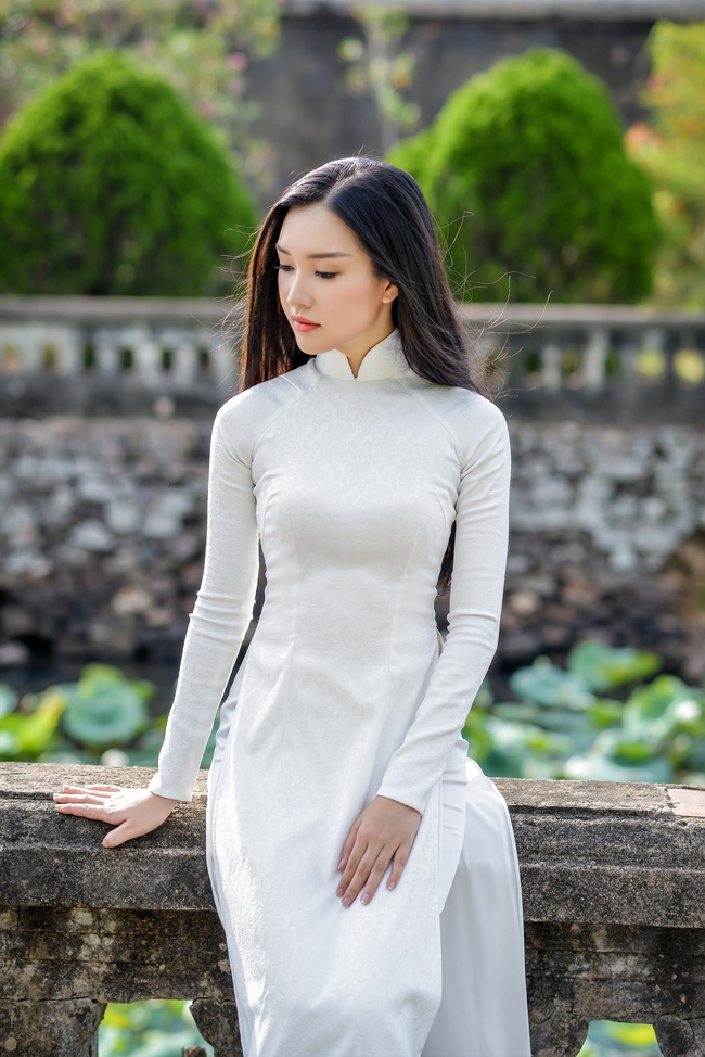 Lê Trần Ngọc Trân (SBD 280) đến từ Huế rất được yêu thích sau Chung khảo phía Nam HHVN 2016 nhưng nhiều ý kiến cho rằng cô có nhược điểm về hình thể.
