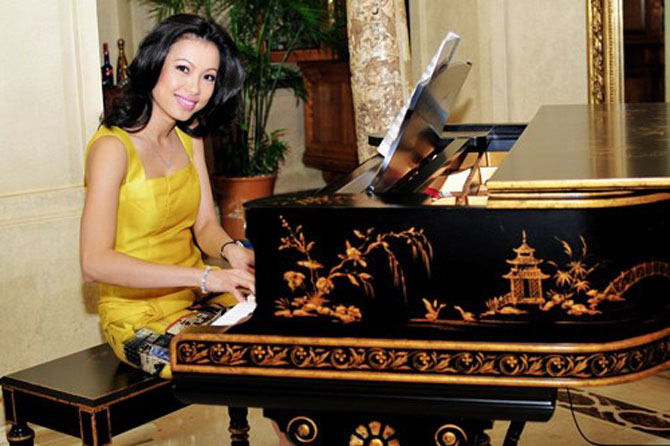 Cho đến nay, bên cạnh công việc kinh doanh, Ngô Mỹ Uyên vẫn tham gia một số hoạt động trong showbiz. 