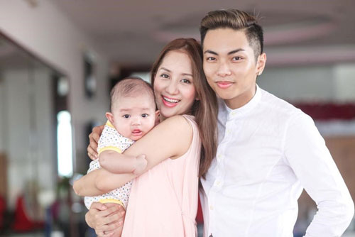 Đúng lúc bế tắc nhất, thậm chí đã tính đến chuyện giã từ nghiệp đấu, Phan Hiển đã có ngã rẽ định mệnh mang tên Khánh Thi vào 2009. Khi đó, “nữ hoàng dance sport” vừa chia tay Chí Anh, vào Nam lập nghiệp, và đang có nhu cầu tìm kiếm một bạn nhảy mới. Đúng lúc bế tắc nhất, thậm chí đã tính đến chuyện giã từ nghiệp đấu, Phan Hiển đã có ngã rẽ định mệnh mang tên Khánh Thi vào 2009. Khi đó, “nữ hoàng dance sport” vừa chia tay Chí Anh, vào Nam lập nghiệp, và đang có nhu cầu tìm kiếm một bạn nhảy mới.