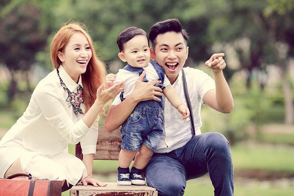 Có quá nhiều sự lựa chọn, song Khánh Thi đã bất ngờ nhắm tới Phan Hiển - VĐV kém mình 12 tuổi hãy còn vô danh. Như sau này Khánh Thi tiết lộ, chị đã nhằm tới “đối tác” mới hoàn toàn dựa vào trực giác, bởi Phan Hiển toát lên một thần thái và sự tiềm ẩn, cũng như có sự phù hợp cao độ với mình. Có quá nhiều sự lựa chọn, song Khánh Thi đã bất ngờ nhắm tới Phan Hiển - VĐV kém mình 12 tuổi hãy còn vô danh. Như sau này Khánh Thi tiết lộ, chị đã nhằm tới “đối tác” mới hoàn toàn dựa vào trực giác, bởi Phan Hiển toát lên một thần thái và sự tiềm ẩn, cũng như có sự phù hợp cao độ với mình.
