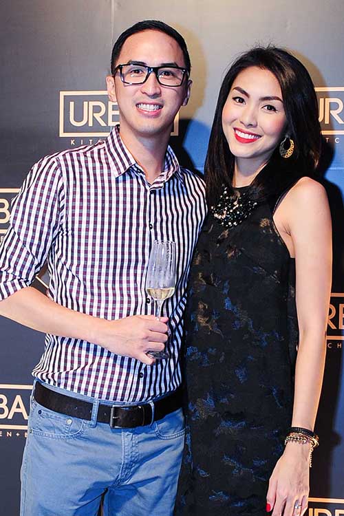 Từ tháng 10.2009, sau khi hình ảnh Tăng Thanh Hà sánh đôi cùng một chàng trai trẻ trong nhiều sự kiện được báo chí đăng tải, thân phận của nhân vật này lập tức được giới chuyên thông chuyên mảng showbiz Việt tìm tòi, khám phá. T