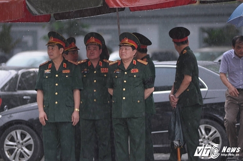 Đoàn Bộ Quốc phòng do Bộ trưởng Ngô Xuân Lịch làm trưởng đoàn vào viếng. Đoàn Bộ Quốc phòng do Bộ trưởng Ngô Xuân Lịch làm trưởng đoàn vào viếng.