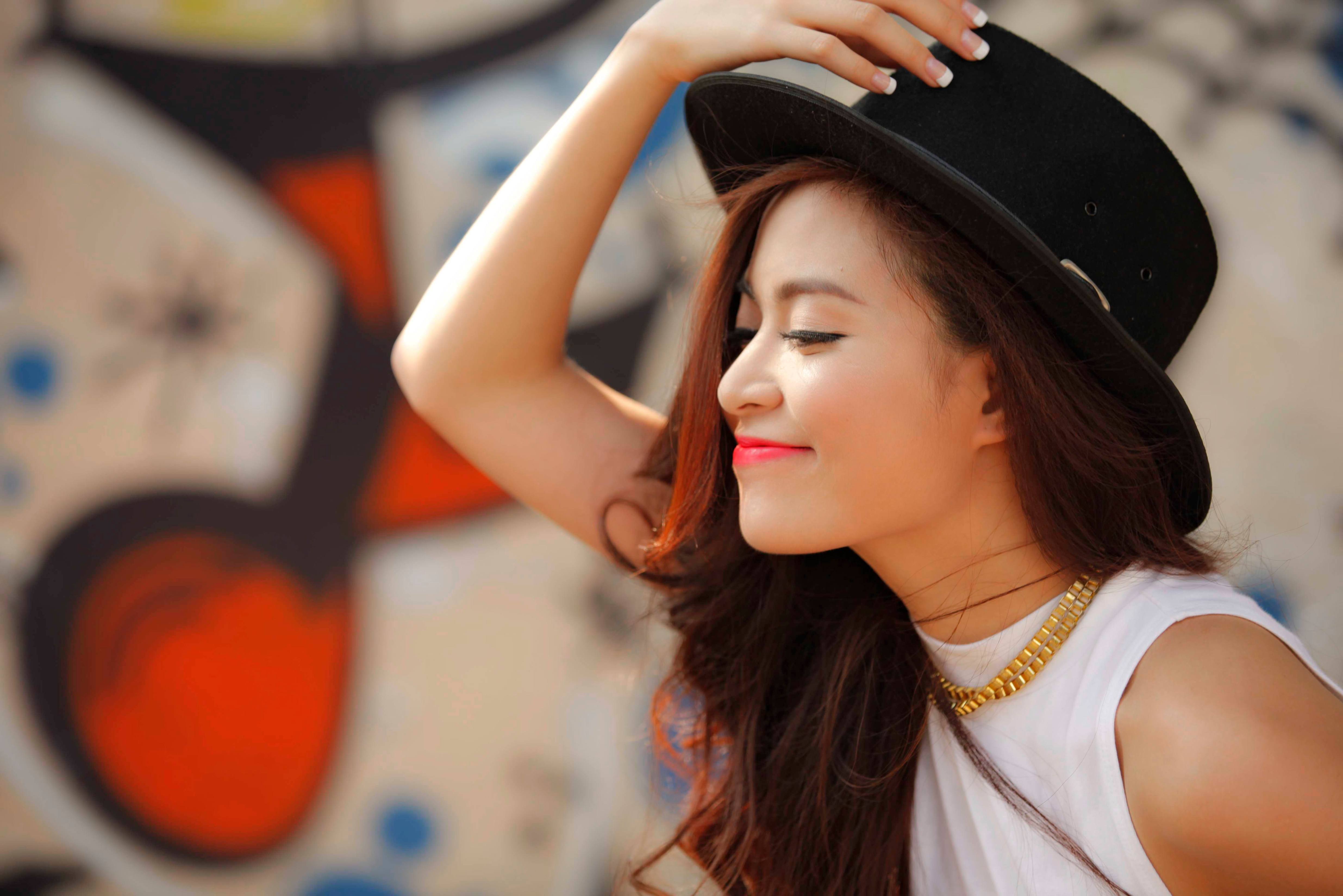 Các mẫu thiết kế được cô lựa chọn luôn tôn được vẻ đẹp của hình thể. Các mẫu thiết kế được cô lựa chọn luôn tôn được vẻ đẹp của hình thể.