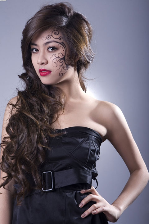 Năm 2007, do có ''gương mặt xinh xắn và vốn diễn 'kha khá' trong điện ảnh'', Hoàng Thùy Linh được chọn vài vai chính Vàng Anh trong phần 2 chương trình truyền hình tương tác Nhật ký Vàng Anh vốn được nhiều người trong giới trẻ hâm mộ. Năm 2007, do có ''gương mặt xinh xắn và vốn diễn 'kha khá' trong điện ảnh'', Hoàng Thùy Linh được chọn vài vai chính Vàng Anh trong phần 2 chương trình truyền hình tương tác Nhật ký Vàng Anh vốn được nhiều người trong giới trẻ hâm mộ.