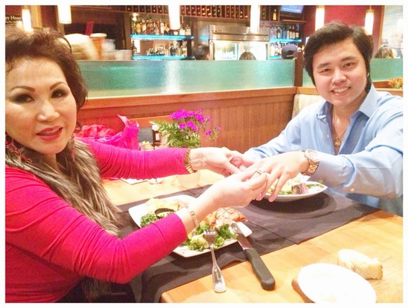 Yvonne Thúy Hoàng thích Hoàng Việt chỉ bởi lý do duy nhất: sự chân thật của anh. Yvonne Thúy Hoàng thích Hoàng Việt chỉ bởi lý do duy nhất: sự chân thật của anh.