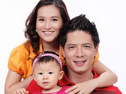 Anh Thơ lớn hơn Bình Minh 5 tuổi, nhưng lại được mọi người quý mến bởi sự giỏi giang và vốn hiểu biết rộng.