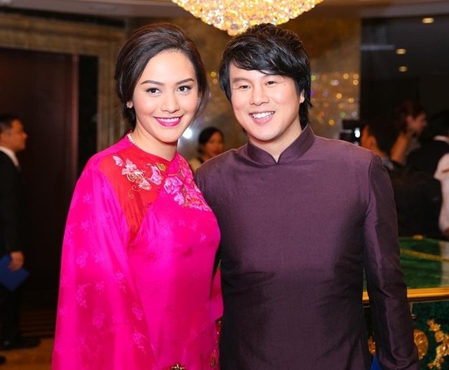 Trương Huệ Vân quyết định kết hôn với ca sĩ Thanh Bùi khi cô chỉ 25 tuổi. Trương Huệ Vân quyết định kết hôn với ca sĩ Thanh Bùi khi cô chỉ 25 tuổi.