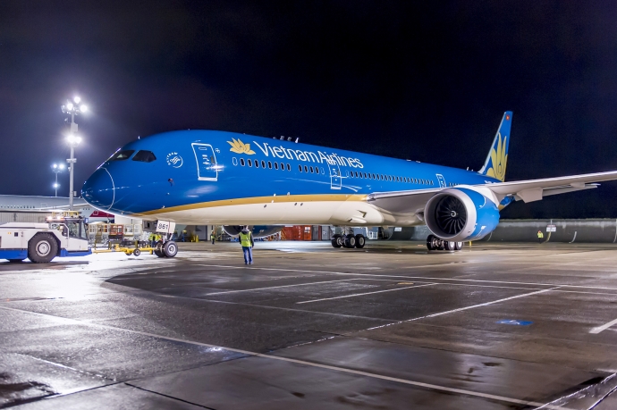 'Giấc mơ bay' của Vietnam Airlines bị xe thang x&ocirc; lệch c&aacute;nh cửa l&agrave; một trong những tin tức nổi bật 14h qua 
