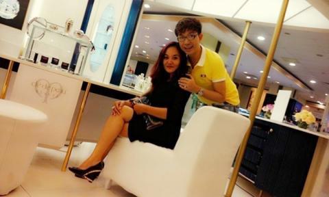 Vợ ca sĩ Long Nhật tên là Vũ Thị Kim Ngân. Cả 2 kết hôn vào năm 1999. Có thể nói, Long Nhật hạnh phúc khi lấy được một người vợ đảm đang và luôn biết chịu đựng, biết nghĩ cho chồng.