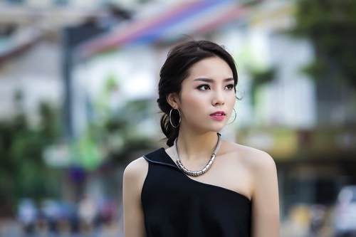 Tuy nhiên hình ảnh sau đó của Kỳ Duyên trong một shoot hình quảng cáo thì dường như không ai có thể tìm ra lời biện minh phù hợp cho nàng hoa hậu.