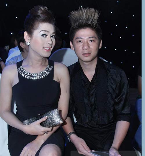 Anh tên là Nguyên Cường, sinh năm 1988, kém Lâm Chí Khanh 11 tuổi. 