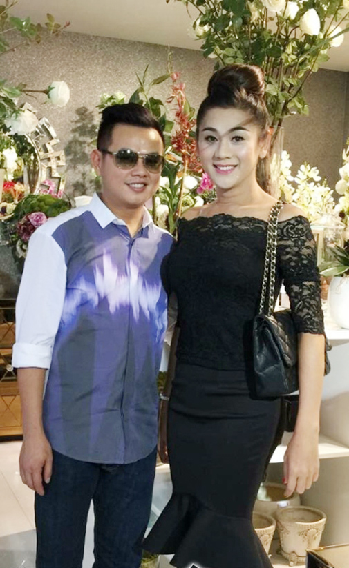 Lâm Chi Khanh tiết lộ, cả hai từng yêu nhau và sống cùng nhau ở tại nhà riêng của nữ ca sỹ. 