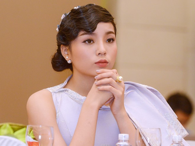 Sau một thời gian nỗ lực để đẹp hơn, cuối cùng, lúc cần tỏa sáng nhất thì Hoa hậu Kỳ Duyên lại mất điểm hoàn toàn với tạo hình ''già như quý bà''.
