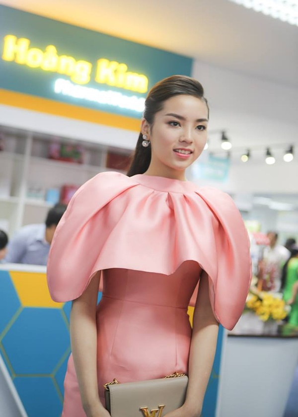 Trong đó có 4 lí do chính sau: Không có gu ăn mặc, làm tóc quá xấu, không biết cười và phong thái thiếu tự tin.
