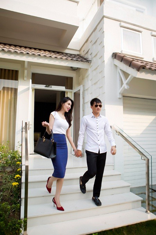 Căn biệt thự có 5 phòng ngủ cùng phòng ăn, phòng khách, bể bơi.