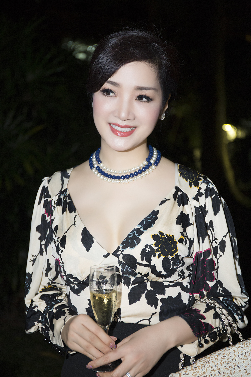 Chị chuyên chuyên phụ trách việc casting, làm hậu kì phim, sản xuất các chương trình truyền hình.