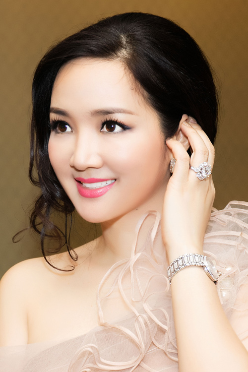 Không dừng lại ở đó, Giáng My cũng có một công ty riêng, chuyên sản xuất chương trình theo đơn của nhà đài. 
