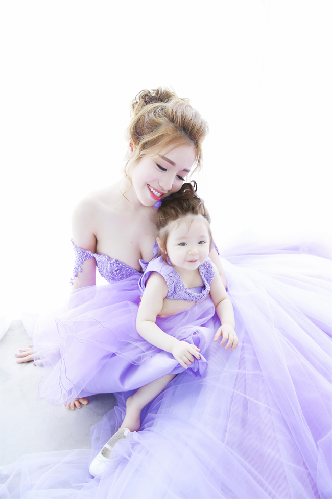 Trong một bài phỏng vấn, hotgirl từng nói: ''Tôi tin chắc nhiều người sẽ ngồi “bấm đốt ngón tay” đoán mò rằng cha em bé này là ai. Nhưng trừ khi có người núp trong gầm giường nhà tôi thì hãy đoán, còn không, đừng cố gắng làm thầy bói rồi đoán già đoán non làm gì''.