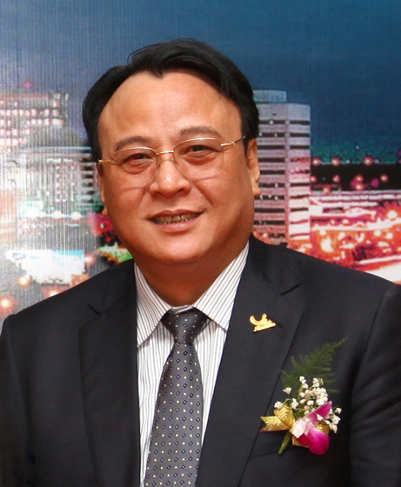 Được biết, cha đẻ của con gái Giáng My là ông Đỗ Anh Dũng - Chủ tịch Tập đoàn Tân Hoàng Minh - một trong những tập đoàn bất động sản cao cấp hàng đầu Việt Nam, tập trung vào phân khúc căn hộ siêu sang, với các dự án đáng mơ ước