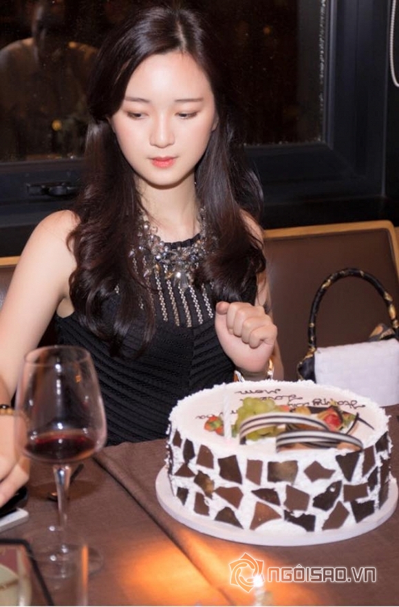 Trước những thông tin về con gái Giáng My, cô đã chính thức lên tiếng. Cô cho biết, Anh Sa đúng là con gái của vị Chủ tịch tập đoàn này, tuy nhiên, cô không phải ''phòng nhì'' mà mối quan hệ của hai người đã khép lại cách đây 20 năm. 