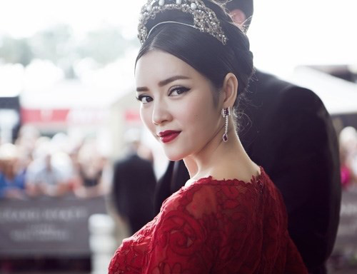 Bên cạnh đó, cô còn là một doanh nhân thành đạt và sở hữu khối tài sản khổng lồ bậc nhất Việt Nam.