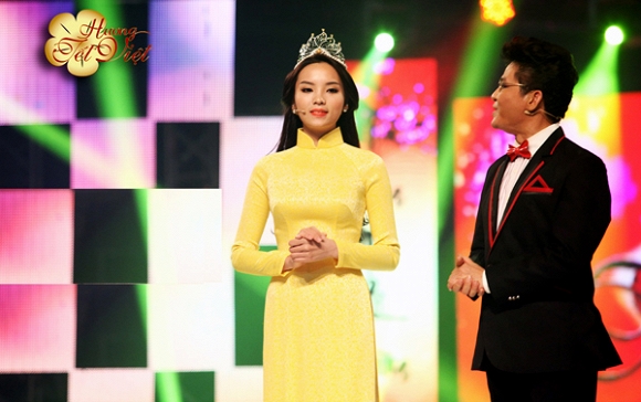 Nickname Lê Gia Bình viết phản hồi ngay dưới dòng status xin lỗi của Kỳ Duyên: ''Lần nào cũng nói đã có được một bài học lớn, sẽ thay đổi. Kể cả khi em không phải là Hoa hậu thì việc con gái, một cô sinh viên có ăn học mà ngồi nơi công cộng tay cầm điếu thuốc đã là hành động xấu mắt. Sụp đổ mọi tình cảm dành cho em''