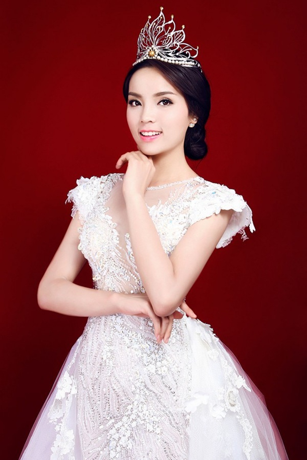 Ngoài ra, cũng có những ý kiến thể hiện quan điểm trung lập bởi họ cho rằng việc hút thuốc là do Kỳ Duyên quá bị áp lực trong cuộc sống, chứ không phải lầ do lối sống kém gây nên. 