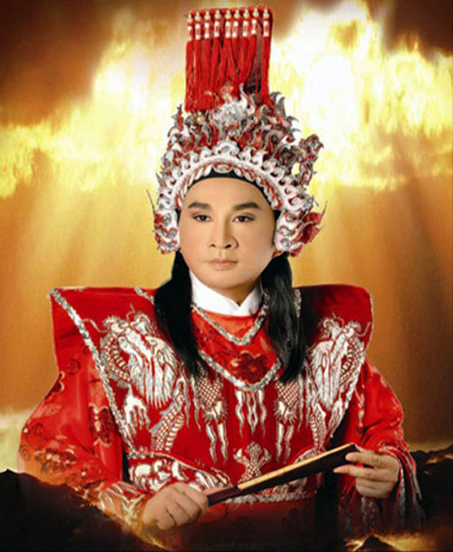 Qua vai hài Gia đồng, vai diễn đầu tiên đưa anh đến với sân khấu cải lương, Kim Tử Long đã được khán giả trong và ngoài nước chú ý và yêu mến. 