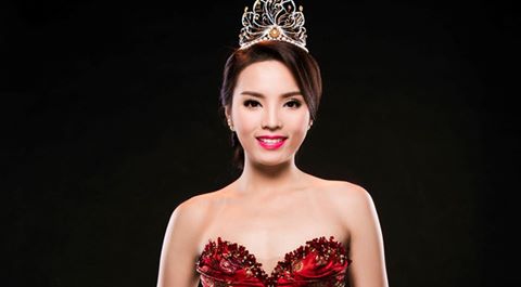 Hoa hậu Kỳ Duyên không ít lần điêu đứng khi gặp phải những chỉ trích rằng cô giả tạo, ''diễn sâu'' trong các hoạt động từ thiện.