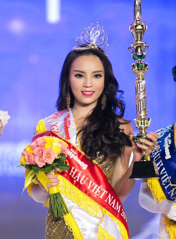 Tuy nhiên, ngay khi đoạn chia sẻ này xuất hiện, nhiều người cho rằng Kỳ Duyên đang ''làm màu'' vì chỉ xuất hiện chớp nhoáng để chụp ảnh sau đó lên taxi đi mất.
