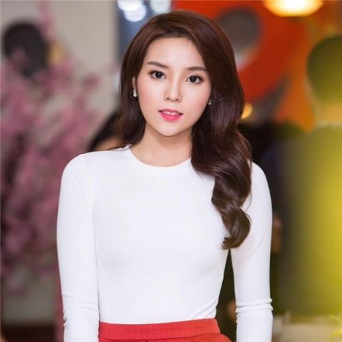 Đầu năm 2016, Kỳ Duyên bị người vợ của một tài xế taxi ''đăng đàn'' trên trang cá nhân kể lại câu chuyện của chồng, tố Kỳ Duyên có thái độ vô lễ và thậm chí buông lời xúc phạm ''bác tài''.