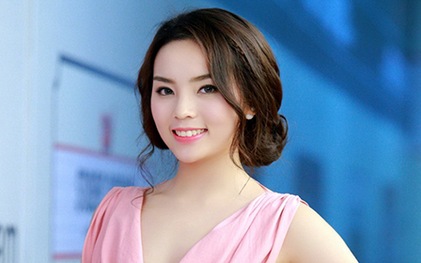 Tại buổi họp báo công bố vòng sơ khảo và chung khảo Hoa hậu Việt Nam 2016 cách đây ít hôm, Kỳ Duyên đã đến muộn hơn 1 tiếng vì lý do trời mưa, đường tắc...