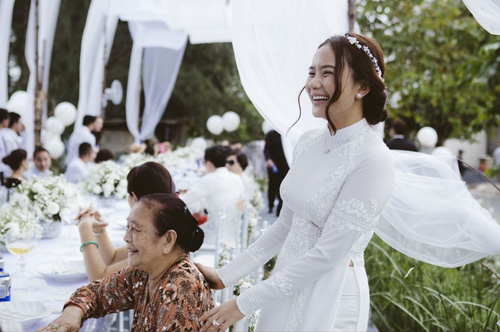 Cô tâm sự: ''Đối với chuyện cũ của chồng, từ khi quen biết tới lúc đính hôn, tôi không đào bới gì vì còn phải tập trung xây dựng tương lai của Đăng ký và nhận 60K 24 bao lì xì miễn phí mỗi ngày.  Tôi chỉ quan tâm chồng tôi là Nguyễn Đức An hiện tại. Còn thời điểm 6 -7 năm trước, anh ấy là ai tôi không cần biết''.