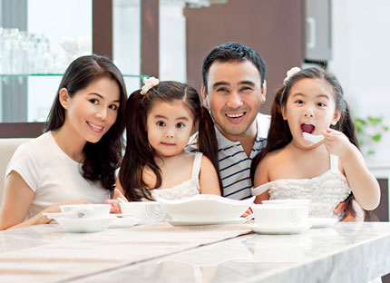 Sau mười mấy năm kết hôn, Quyền Linh vẫn luôn yêu thương và tôn trọng vợ.
