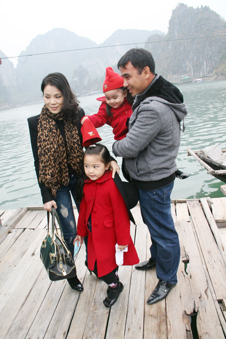 Bằng con mắt nhạy bén, chị đã tư vấn chủ khai thác thêm mặt hàng thời trang Hàn Quốc, một lĩnh vực đang hiếm và hot tại thị trường Việt Nam lúc ấy.
