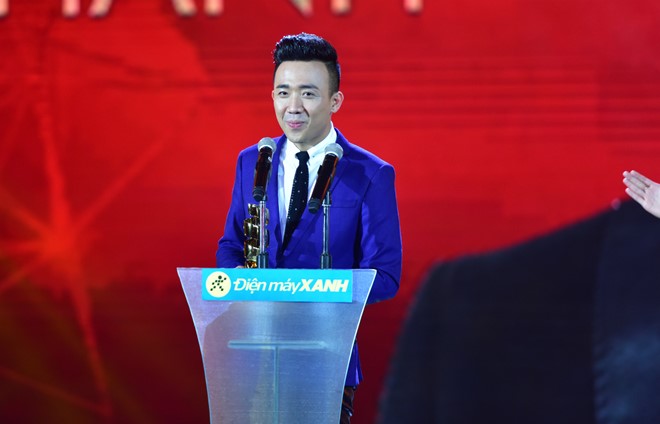 Sự duyên dáng và hài hước của anh được khán giả rất yêu mến. Bên cạnh những vai diễn ấn tượng, Trấn Thành là MC rất đắt sô.