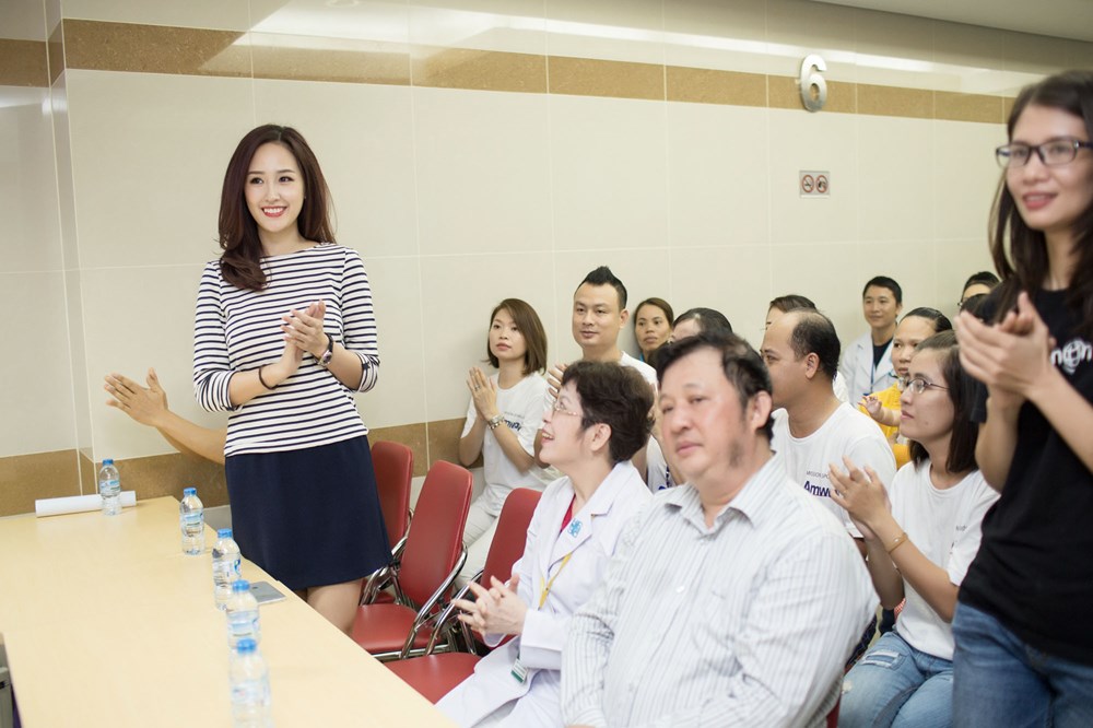 Cô chăm chỉ tham gia các hoạt động từ thiện ý nghĩa và nỗ lực thể hiện bản thân trong nhiều lĩnh vực nghệ thuật khác nhau.