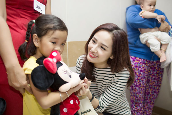 Theo ước tính, tổng chi phí Mai Phương Thúy dành ra để thực hiện các hoạt động từ thiện lên đến 10 tỷ VNĐ.