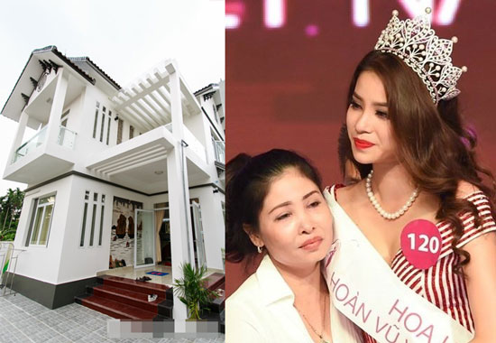 Nhờ sự rèn luyện, Phạm Hương mới vững vàng và mạnh dạn bước vào các cuộc thi sắc đẹp. Tuy vậy, không phải lúc nào cô cũng thành công. Mỗi lần thất bại, mẹ cô đã khóc rất nhiều vì cho rằng những cố gắng của Phạm Hương không được đền đáp. Người đẹp bày tỏ: ''Mẹ nào cũng thương con cả. Những giọt nước mắt của mẹ chính là điều thôi thúc tôi phải nỗ lực nhiều hơn''.