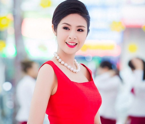 Ngọc Hân đăng quang ngôi vị Hoa hậu Việt Nam năm 2010, khi vừa tròn 20 tuổi và đang là sinh viên khoa Thiết kế trường Đại học Mỹ thuật 13Win19 com hàng nghìn trò chơi Hà Nội. 