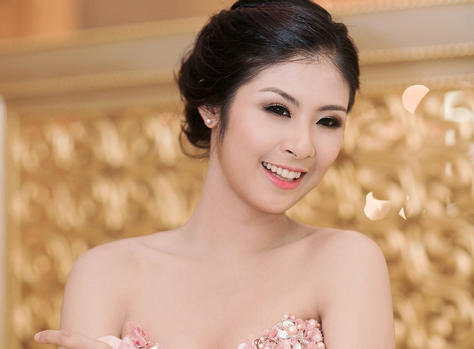 Mọi lời ra, tiếng vào dần vắng bóng nhờ nỗ lực không ngừng của Ngọc Hân. Nhan sắc là thứ có thể cải thiện và dễ dàng nhìn thấy nhất. Ngọc Hân chứng tỏ cô là người phụ nữ biết làm đẹp.