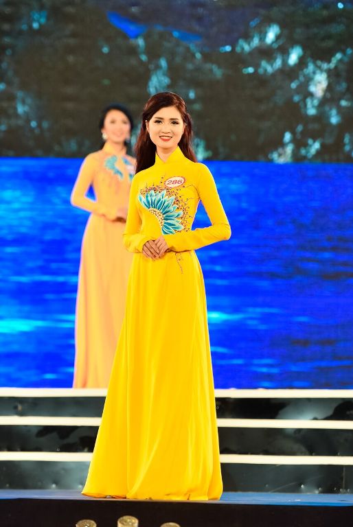 Thí sinh Trần Huyền Trang, SBD 286, sinh năm 1996, đến từ Quảng Ninh Thí sinh Trần Huyền Trang, SBD 286, sinh năm 1996, đến từ Quảng Ninh