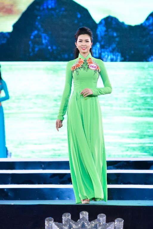 Vũ Thị Vân Anh sinh năm 1993, quê Quảng Ninh, tốt nghiệp ĐH Ngoại ngữ - ĐHQG Hà Nội. Vũ Thị Vân Anh sinh năm 1993, quê Quảng Ninh, tốt nghiệp ĐH Ngoại ngữ - ĐHQG Hà Nội.