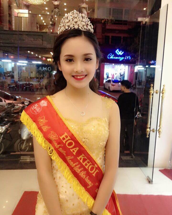 Hiện nay, sinh viên trường Kinh tế đang vô cùng háo hức và hi vọng Tố Như có thể mang vinh quang về cho nhà trường.