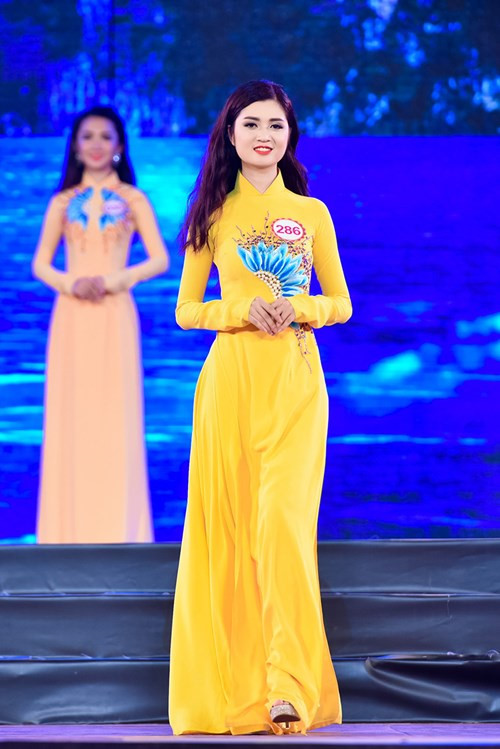 Cô là thí sinh có vòng eo nhỏ nhất tại cuộc thi. Một thí sinh khác tên Ngọc Trinh cũng sở hữu vòng eo 56 cm nhưng đã bị loại.