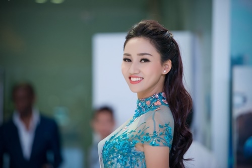  Tại vòng sơ tuyển, người đẹp sinh năm 1992 đã sở hữu ngoại hình khá lý tưởng với chiều cao 1m78 cân nặng 68kg với các số đo 85-66-103. 