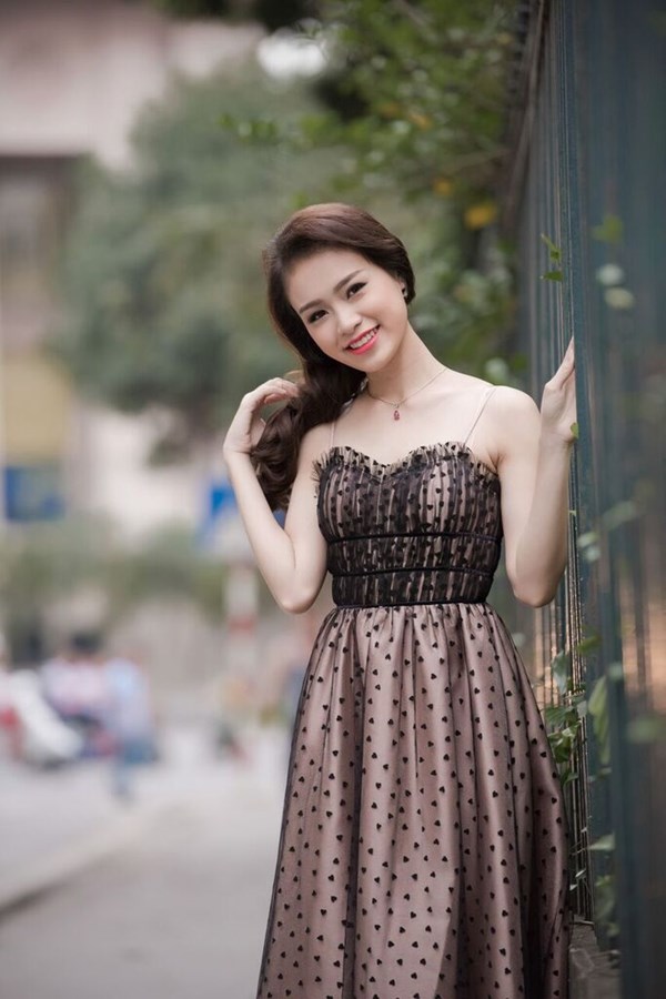 Vân xuất sắc đỗ cả 2 trường. Điểm thi vào Trường THPT Chuyên khoa học Tự nhiên của Vân thừa 7 điểm so với đầu vào và em quyết định chọn ngôi trường này. Vân xuất sắc đỗ cả 2 trường. Điểm thi vào Trường THPT Chuyên khoa học Tự nhiên của Vân thừa 7 điểm so với đầu vào và em quyết định chọn ngôi trường này.